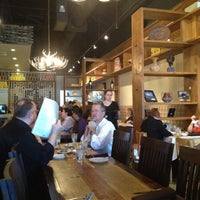 11/7/2012 tarihinde Christopher R.ziyaretçi tarafından Z Taverna Grill and Wine Bar'de çekilen fotoğraf