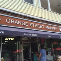 Foto tirada no(a) P&amp;amp;M Orange St. Market por Bill B. em 6/14/2014