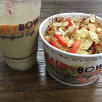 Photo taken at Vitality Bowls by Kathleen A. on 11/21/2015