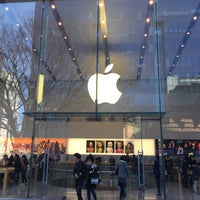 Photo taken at Apple Omotesando by Tomáš Š. on 1/14/2018