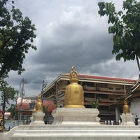 Photo taken at Wat Rakhang Pier by Note Lunla on 8/22/2020