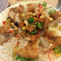 Photo taken at Miao Yi Vegetarian Restaurant by Singapore Vegetarian Food on 2/19/2014