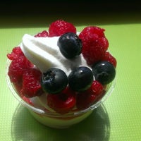 รูปภาพถ่ายที่ SoYo Frozen Yogurt โดย Natsumi U. เมื่อ 5/6/2014
