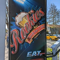 Снимок сделан в Rookies Sports Bar and Grill пользователем Mike P. 2/12/2022