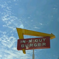 Photo taken at In-N-Out Burger by Mike P. on 5/14/2022
