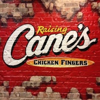 รูปภาพถ่ายที่ Raising Cane&amp;#39;s Chicken Fingers โดย Pieter K. เมื่อ 11/19/2012