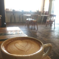 2/21/2017 tarihinde Kari B.ziyaretçi tarafından Vagabond Coffee Co'de çekilen fotoğraf