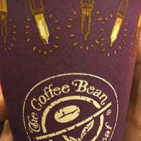 Photo taken at The Coffee Bean &amp;amp; Tea Leaf by Chiloy on 11/20/2017