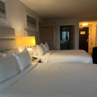 Foto diambil di Doubletree Resort by Hilton Hollywood Beach oleh Gab C. pada 4/2/2023
