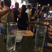8/17/2017 tarihinde Mesut P.ziyaretçi tarafından Alaçatı Shot Bar'de çekilen fotoğraf
