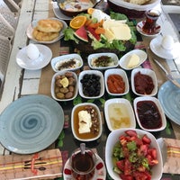 Das Foto wurde bei Anane Şarküteri ve Kahvaltı von Tutku C. am 7/21/2018 aufgenommen