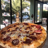 Das Foto wurde bei Luce Restaurante Pizzeria von Tutku C. am 4/22/2019 aufgenommen