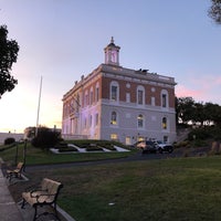 Foto tirada no(a) South San Francisco City Hall por ckkinn em 10/11/2019