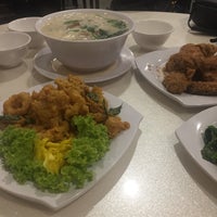Photo taken at Hwa Seafood by Jiayuan W. on 10/8/2016