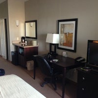 Foto diambil di Holiday Inn &amp; Suites Green Bay Stadium, an IHG Hotel oleh Frank C. pada 4/26/2013
