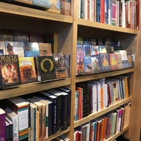 Foto scattata a Namaste Bookshop da COUTUREBOY il 10/13/2017