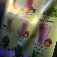 Foto scattata a Cool Fresh Juice Bar da COUTUREBOY il 10/13/2017