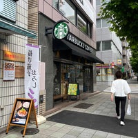Photo taken at Starbucks by Jina P. on 6/8/2022