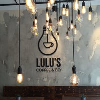 รูปภาพถ่ายที่ Lulu&amp;#39;s Coffee &amp;amp; Co. โดย Zoe S. เมื่อ 7/31/2016