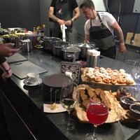 Foto scattata a Кулинарная студия «Cookery Coo» da Уляша 4. il 11/10/2018