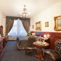 รูปภาพถ่ายที่ Hotel U Zlatého stromu โดย Hotel U Zlatého stromu เมื่อ 7/13/2015