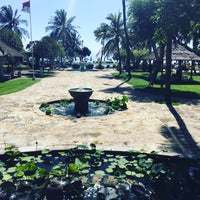 รูปภาพถ่ายที่ Grand Aston Bali Beach Resort โดย Eva เมื่อ 10/10/2016