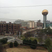 รูปภาพถ่ายที่ Cumberland House Knoxville, Tapestry Collection by Hilton โดย Cam M. เมื่อ 3/3/2016