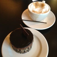 1/29/2013에 Polly S.님이 Finale Desserterie &amp;amp; Bakery에서 찍은 사진