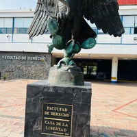 Foto diambil di Facultad de Derecho oleh Oscar G. pada 6/30/2022