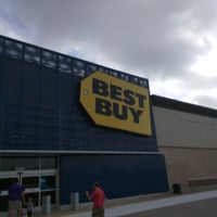 Photo taken at Best Buy by Eric S. on 8/12/2017