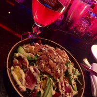 Das Foto wurde bei Délice Restaurant Nightclub von Sam L. am 7/29/2017 aufgenommen