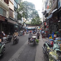 Photo taken at Dong Xuan Market by TAISHI I. on 10/2/2022