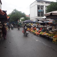 Photo taken at Dong Xuan Market by TAISHI I. on 10/2/2022