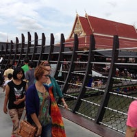 Photo taken at Kwan-Riam Floating Market by Pongvit S. on 4/15/2013