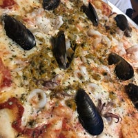 Foto scattata a Rico&amp;#39;s Pizzeria da Tuğçe U. il 6/10/2018