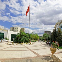 Foto diambil di Yaşar Üniversitesi oleh Yaşar Üniversitesi pada 9/30/2014