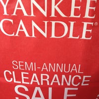 รูปภาพถ่ายที่ Yankee Candle Company โดย Amy เมื่อ 1/2/2013