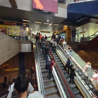 Photo taken at Estação Pinheiros (Metrô) by Leonardo C. on 12/4/2023