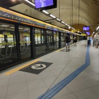 Photo taken at Estação Pinheiros (Metrô) by Leonardo C. on 12/4/2022