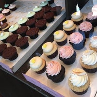 Photo taken at Celebrity Cupcakes by Fernando C. on 6/13/2017