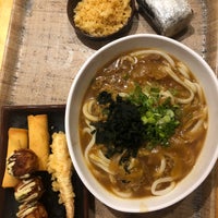 Photo taken at U:DON Fresh Japanese Noodle Station by Yue L. on 1/18/2020