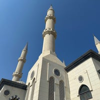 Photo taken at Al Farooq Omar Bin Al Khattab Mosque مسجد الفاروق عمر بن الخطاب by Santi C. on 11/26/2022