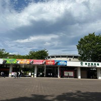 Photo taken at 東京競馬場 東門 by ボーラー 虎. on 5/5/2023