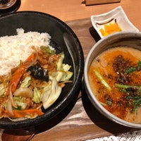 Photo taken at 中華麺ダイニング 鶴亀飯店 by Shinichi O. on 1/23/2021