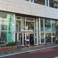 Photo taken at BIANCHI CAFÉ &amp;amp; CYCLES TOKYO by てかりん on 5/5/2015