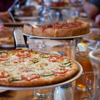 2/23/2014 tarihinde Blue Line Pizzaziyaretçi tarafından Blue Line Pizza'de çekilen fotoğraf