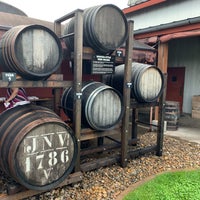 รูปภาพถ่ายที่ Cedar Ridge Winery &amp; Distillery โดย Everette H. เมื่อ 9/22/2019