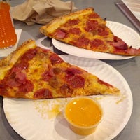 Das Foto wurde bei Grey Block Pizza von Andre A. am 12/21/2012 aufgenommen