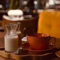 รูปภาพถ่ายที่ İnjir Cafe &amp;amp; Restaurant โดย Kader Ü. เมื่อ 9/30/2018