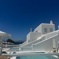 Foto diambil di Mykonos Bay Hotel oleh Adwaa. pada 7/28/2023